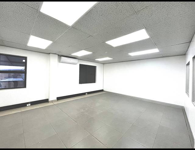 2,418M² WAREHOUSE TO LET IN NORTH RIDING